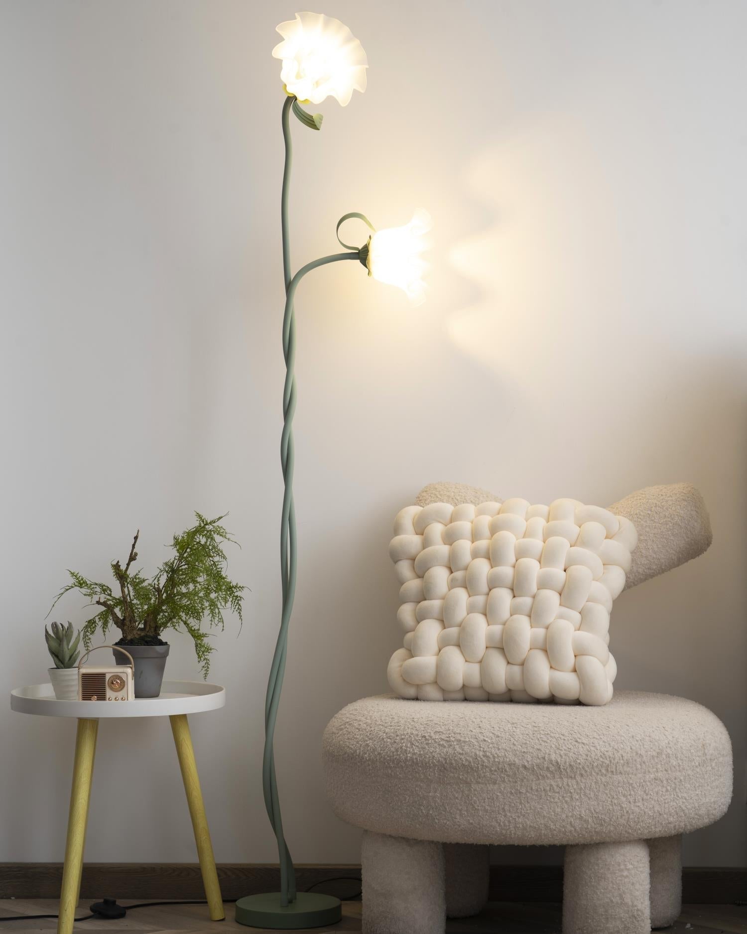 Floral LED Table Lamp for Elegant Ambience