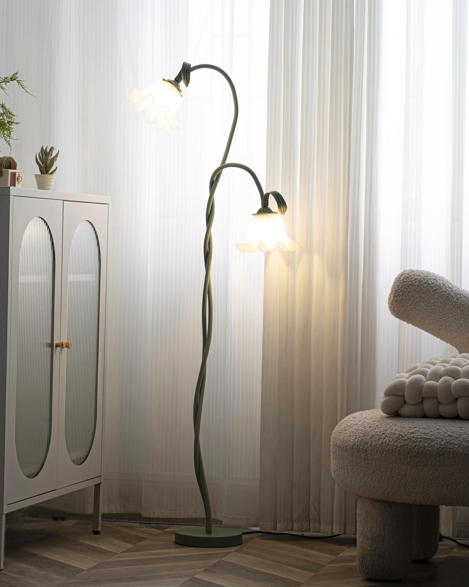 Floral LED Table Lamp for Elegant Ambience