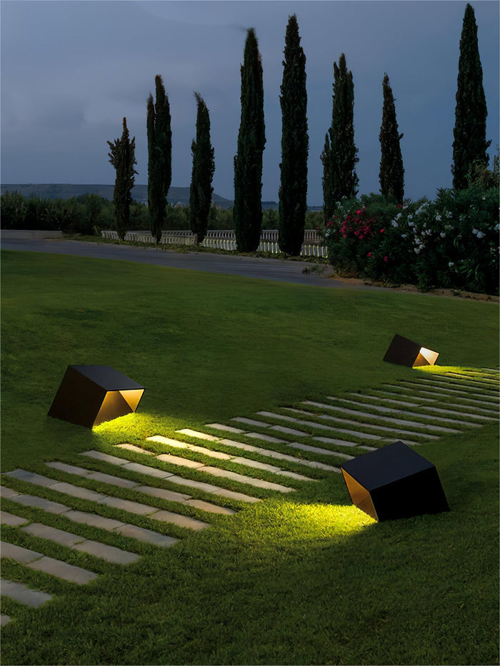 Compact Solar Garden Lamp for Pathways