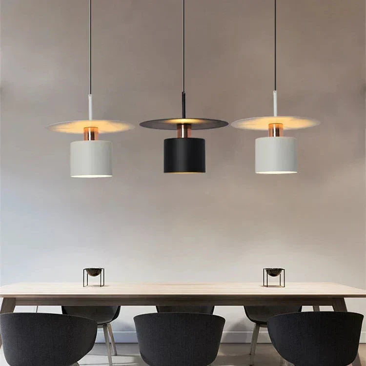 Linear Pendant Lamp for a Sleek Lighting Effect