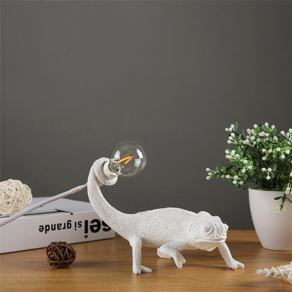 Lizard-Shaped Table Lamp for an Artistic Glow