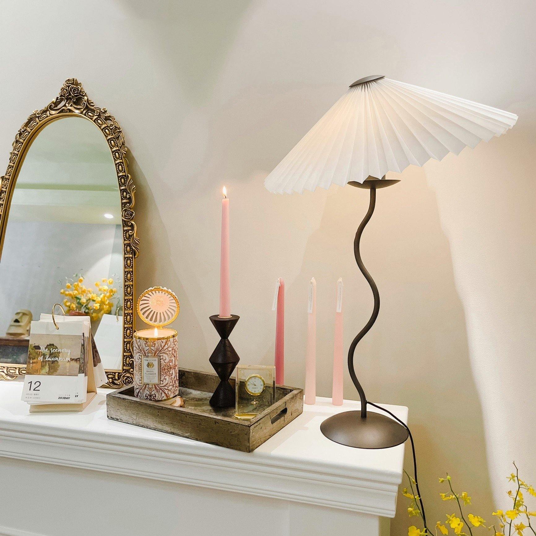 Curved LED Table Lamp for Ambient Lighting