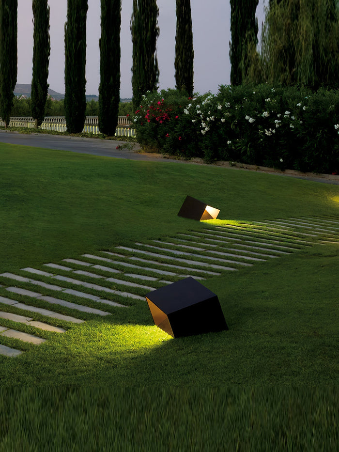 Compact Solar Garden Lamp for Pathways