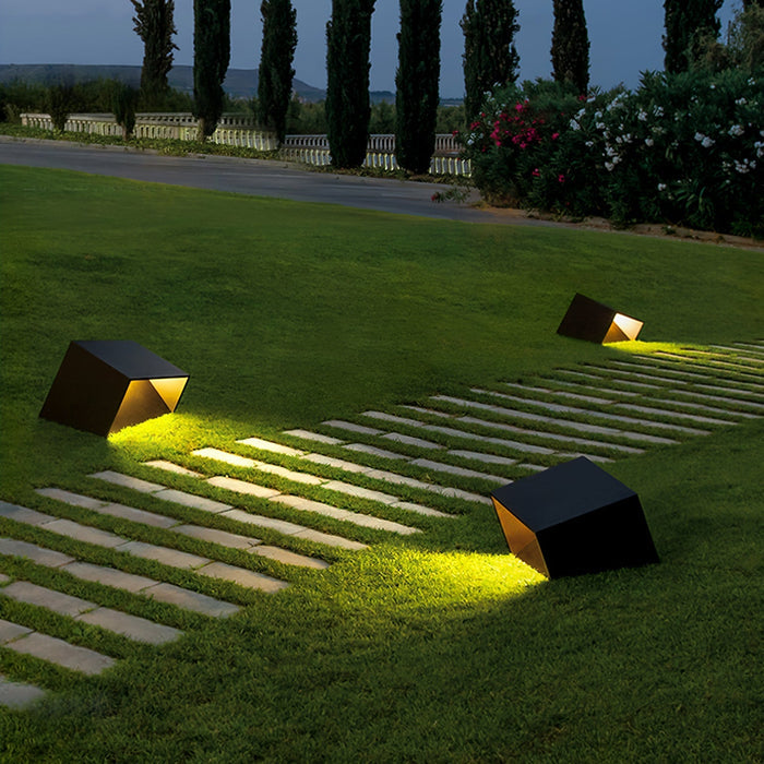 Compact Solar Garden Lamp for Pathways