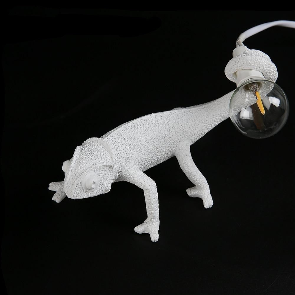 Lizard-Shaped Table Lamp for an Artistic Glow