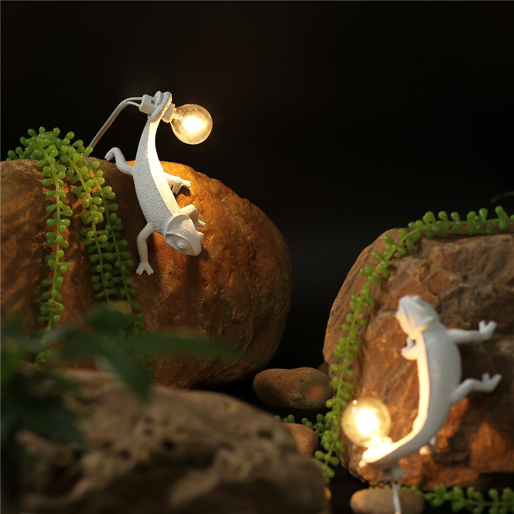 Lizard-Shaped Table Lamp for an Artistic Glow