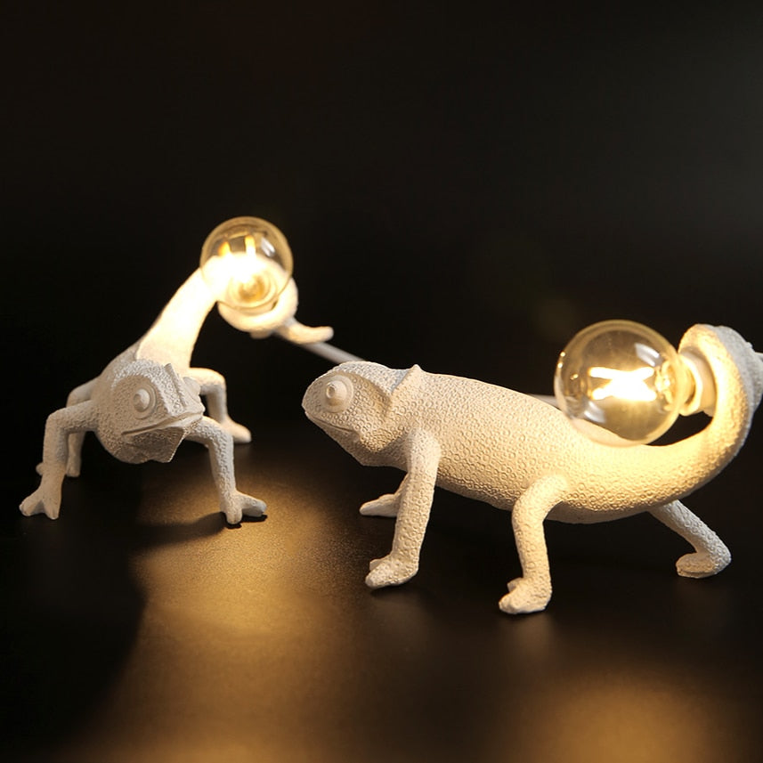 Lizard-Shaped Table Lamp for an Artistic Glow