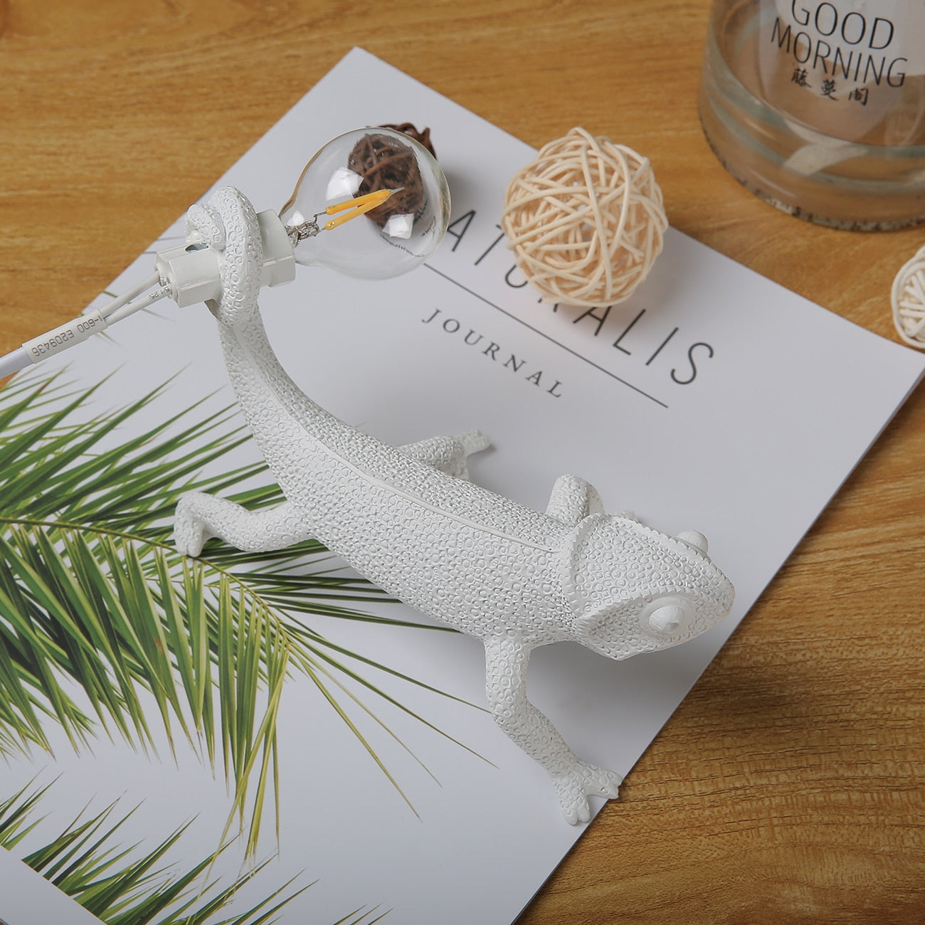 Lizard-Shaped Table Lamp for an Artistic Glow