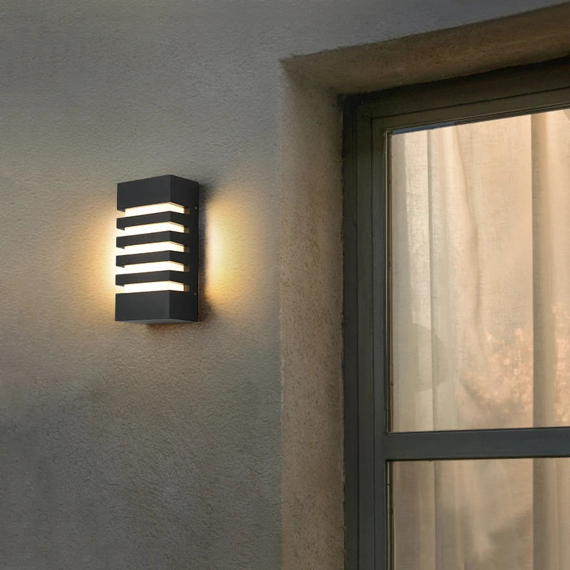 Contemporary Aluminum Outdoor Lamp