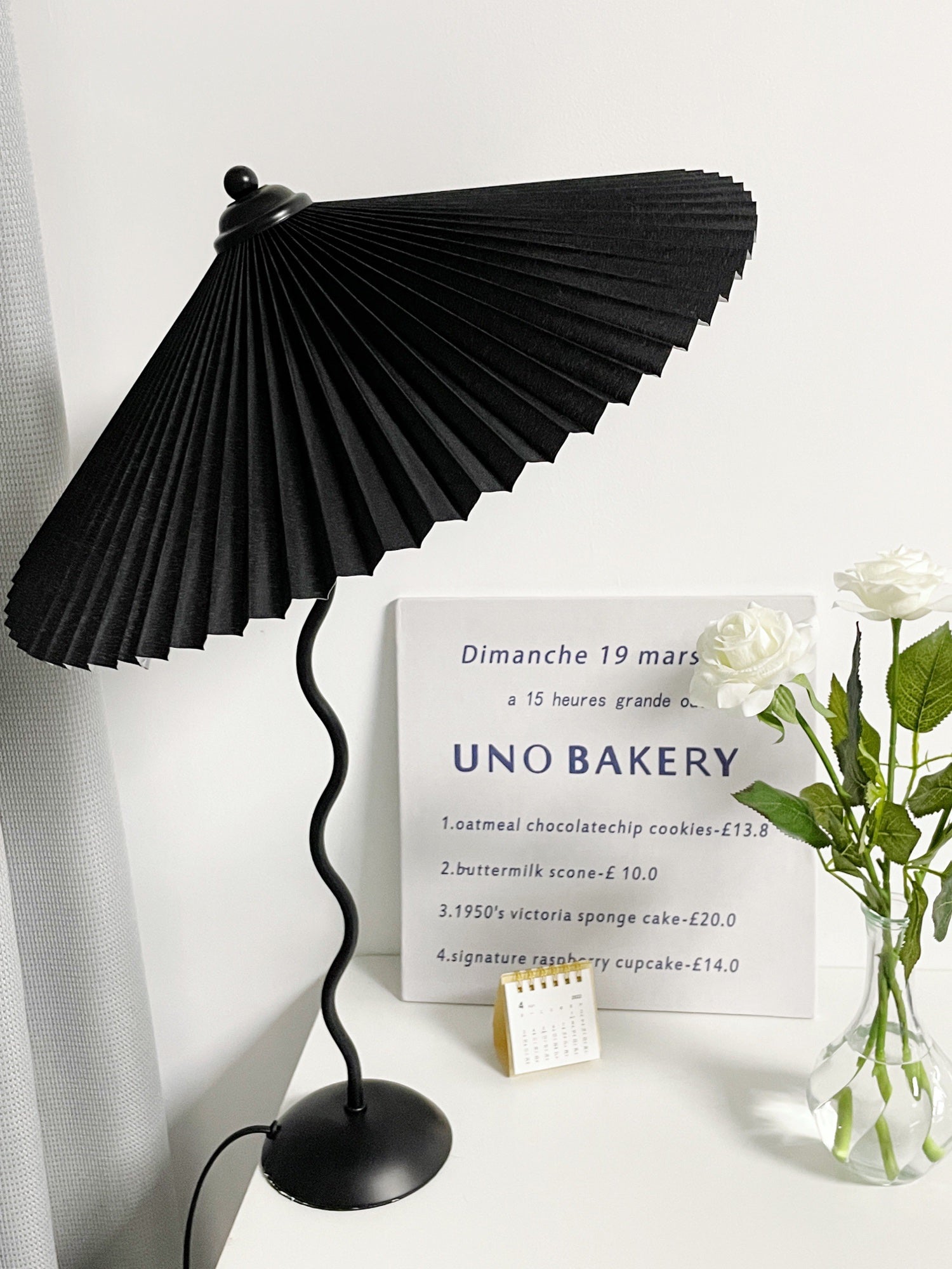 Curved LED Table Lamp for Ambient Lighting